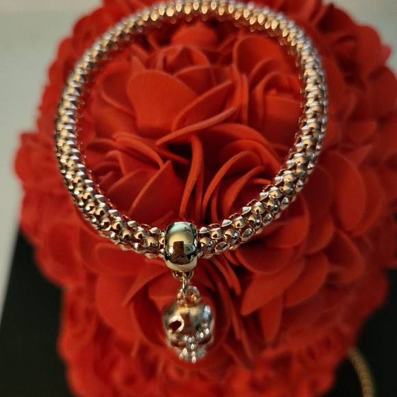 **SALE** Rose Gold Tone Shimmery Rhinestone Skull Pendant Bracelet. New. - Picture 2 of 4